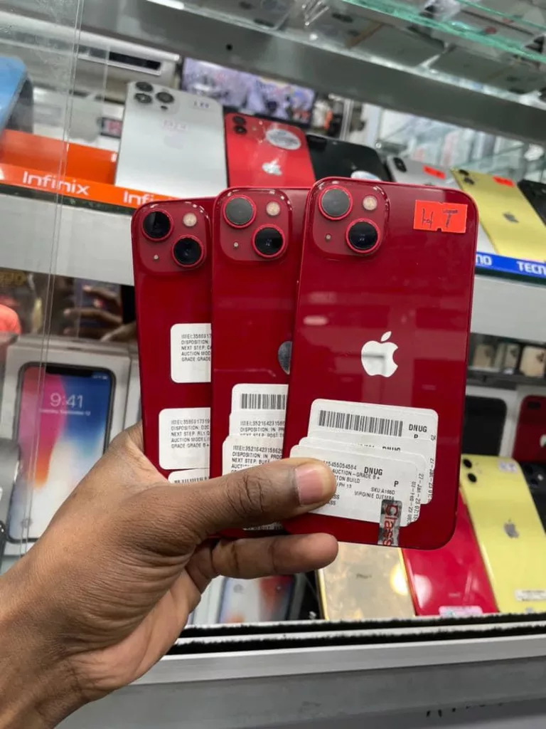 iPhone 13 simple quasi neuf