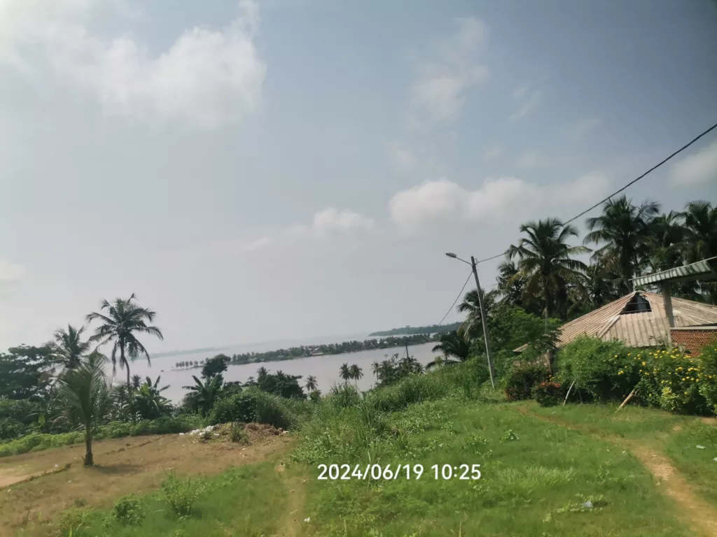 2 hectare a vendre a Lauzoua en bordures de la lagune, site très paradisiaque, lauzoua est a 150km d'Abidjan après grand lahou sur la côtière, site touristique aussi.