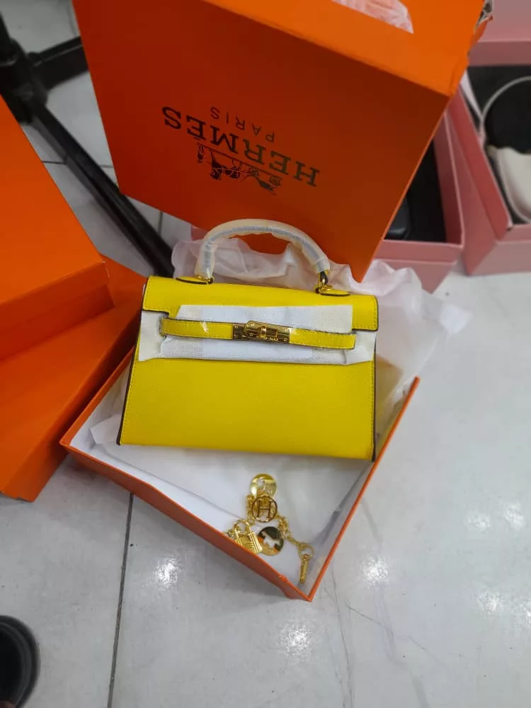 Produits Cosmétique et chaussures mèches humain