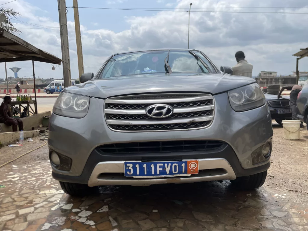 RAPIDE RAPIDE HYUNDAI SANTA _FE 2011 Boîte automatique Consommation Essence ⛽️ 6 cylindres Tout papier à jour Prix 6000000revoir