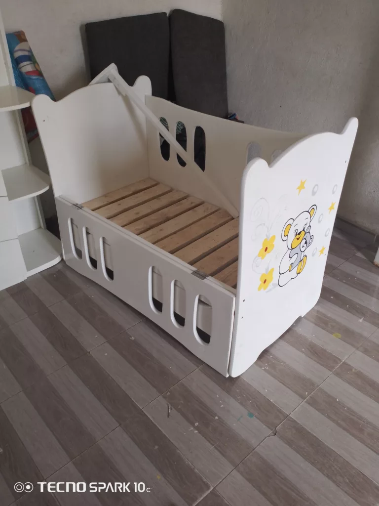 BERCEAUX -PLACARDS -COMMODES